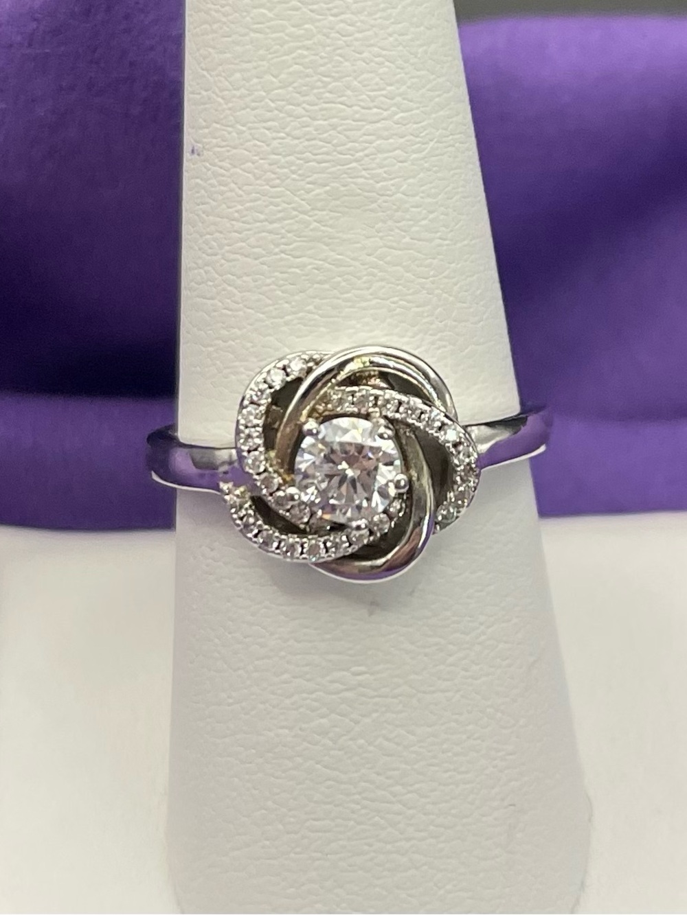 Elegant vintage inspired swirling love knot ring stamped CN GM size 8